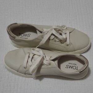 TOMS Women's Cream Sneakers with Bronze Detail